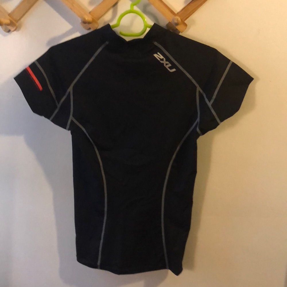 NWOT 2XU Black compression top size m - Picture 3 of 3